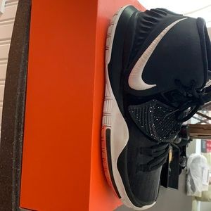 Kyrie Nike sneakers black EUC